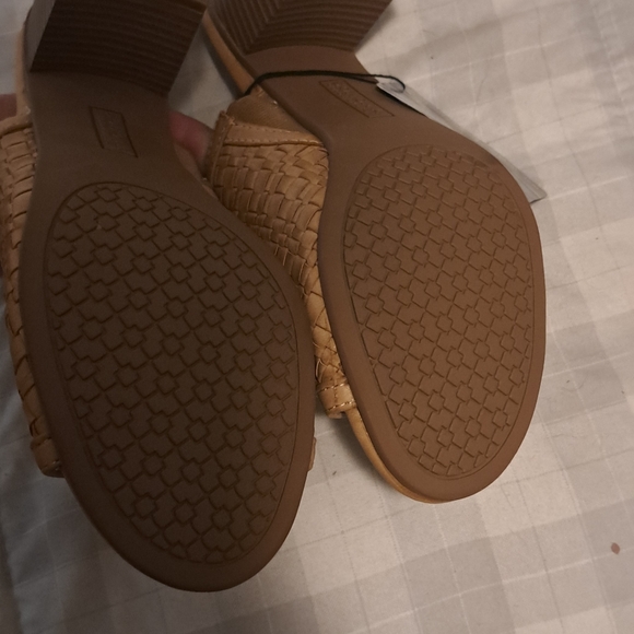 Women's heels. Sonoma size 8 new with tags. Light tan. - Picture 3 of 3